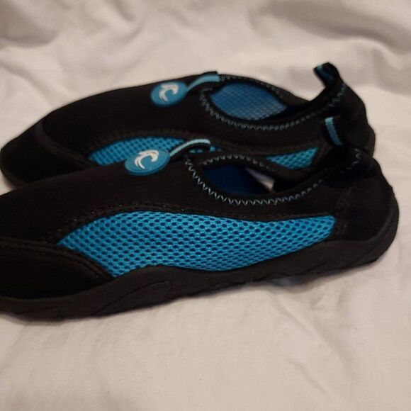 Blue Water Beach Water shoes size 7-8 like new - Picture 2 of 4